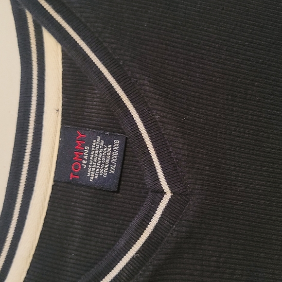 Tommy Hilfiger v-neck shirt - Picture 1 of 2